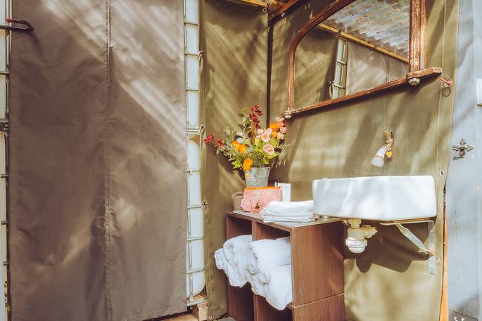Kushti Camp, Pangbourne, Berkshire - Shower Room