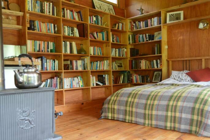 the writer's cabin les seilhols bed and bookshelves 