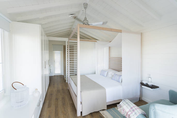 The light and airy bedroom of Cidreira tree bungalow with king-size four poster bed 